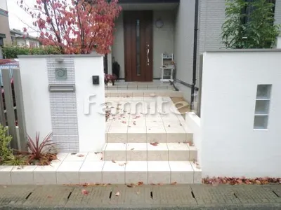 玄関アプローチ階段 床タイル貼り アイコットリョーワ マディソン300角