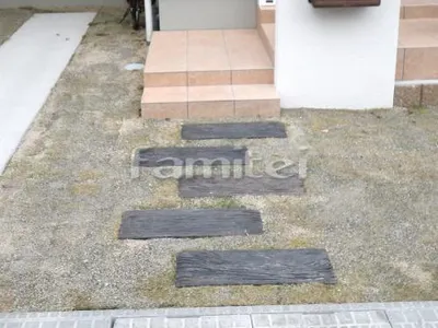 玄関アプローチ 枕木 ポーチ 床タイル貼り LIXILリクシル グレイスランド300角 INAXイナックス