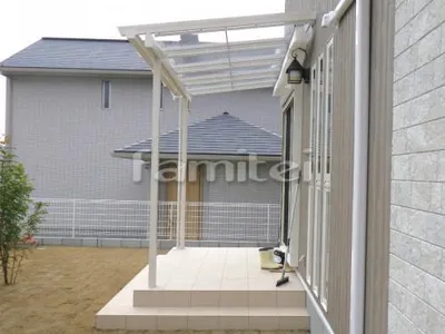 フル木製調テラス屋根(パーゴラ風) 三協アルミ ナチュレ 1階用 F型フラット屋根 日除け タイルデッキ INAXイナックス グレイスランド300角 LIXILリクシル