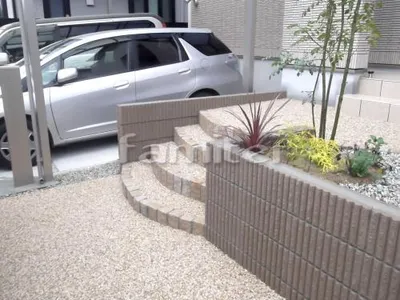 玄関アプローチ階段 踏み場 床樹脂洗い出し仕上げ ワイズ ストーンパス SP-5M 淡路 蹴上げ縁ライン ピンコロ石 サビミカゲ