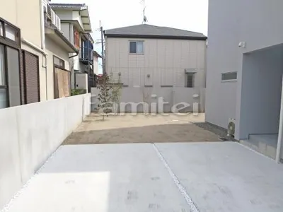 駐車場ガレージ床 土間コンクリート 化粧砂利目地 白玉石敷き