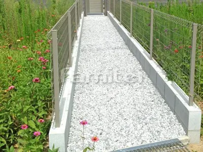 勝手口通路 防犯砂利敷き バラス砕石 防草シート加工