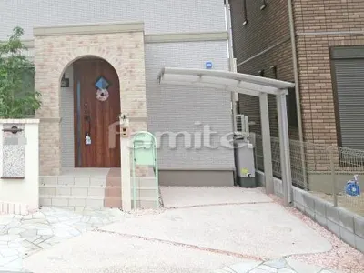 ガレージまわり 駐輪場屋根 床洗い出し仕上げ