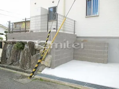 土留め化粧ブロック ユニソン ジャスティ オータムブラウン 境界フェンス塀 LIXILリクシル ハイグリッドフェンスUF8型 TOEXトエックス