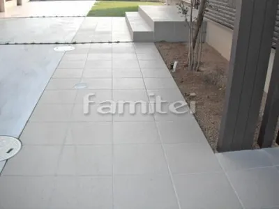 玄関アプローチ 床タイル貼り