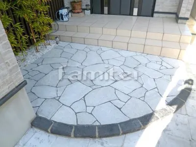 玄関アプローチ 床石貼り 乱形石 石英岩