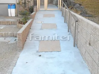 スロープ バリアフリー 段差ステップ解消 土間コンクリート 床タイル貼り INAXイナックス グレイスランド300角 GRL-3 土留め化粧ブロック ユニソン シャモティ ベージュ