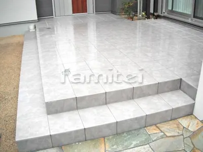 タイルデッキ300角 階段ステップ1段