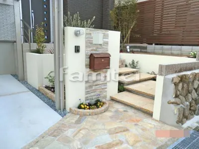 玄関まわり アプローチ 門柱 照明 ポスト 花壇 手すり 植栽