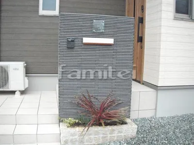 門柱 壁タイル貼り INAXイナックス はるかべくん 細割ボーダー LIXILリクシル ピンコロ石積み花壇 サビミカゲ 下草 低木 植栽