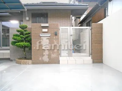 玄関まわり 門袖 照明 表札 ポスト 花壇 門扉