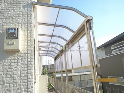 洗濯干し屋根 レギュラーテラス屋根 1階用 R型アール屋根 目隠しパネル(前面 正面)1段 目板隙間ふさぎカバー 物干し