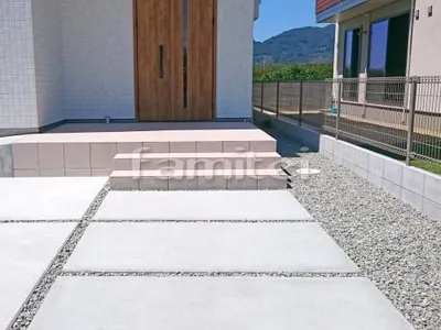 玄関アプローチ 土間コンクリート 砂利目地