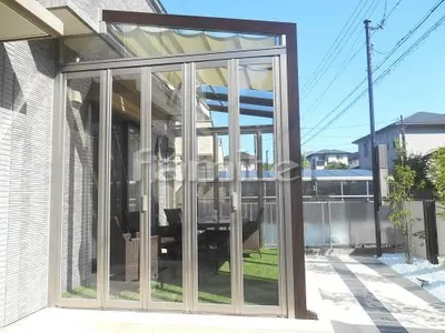 木製調ガーデンルーム LIXILリクシル ココマ TOEXトエックス サンルーム F型フラット屋根 内部日除け