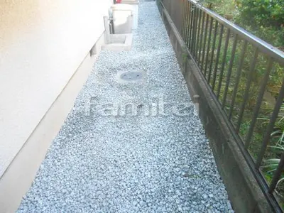 犬走り 防犯砂利敷き バラス砕石 防草シート加工