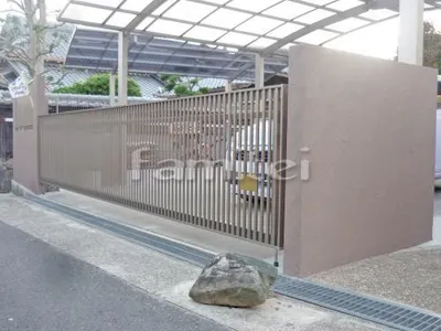 電動跳ね上げ式門扉 LIXILリクシル ワイドオーバードアS2型 横2台用 アップゲート TOEXトエックス 袖壁 塗り壁 四国化成 美ブロシルキーHG塗装