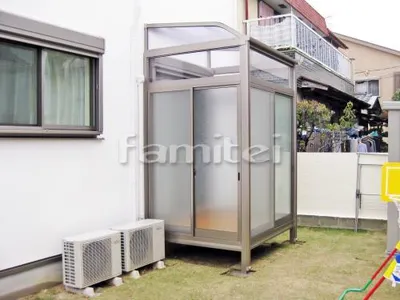 ガーデンルーム 目隠しサンルーム R型アール屋根 欄間仕様 壁付け物干し 網戸(側面)