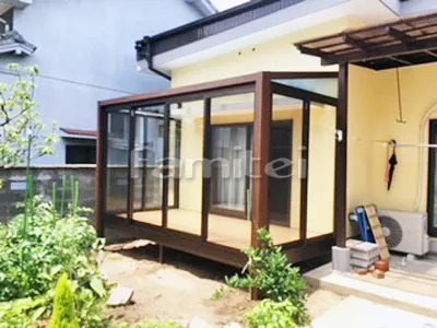 木製調ガーデンルーム YKKAP サンフィール サンルーム F型フラット屋根 網戸(正面 両側面) カーテンレール 物干し