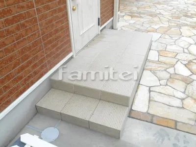 玄関ポーチ 床タイル貼り 支給品