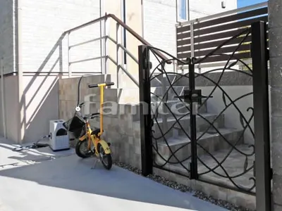 玄関門扉 YKKAP トラディシオン10型 06-12 両開き アプローチ階段手摺り(手すり) ルシアス 歩行補助手すり