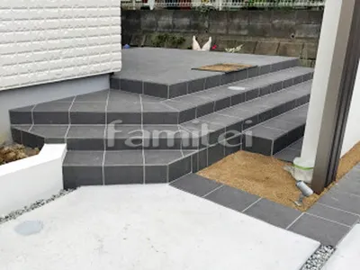 玄関アプローチ階段 床タイル貼り LIXILリクシル グレイスランド300角