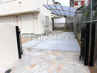 駐車場ガレージ床 土間コンクリート レンガ目地 ユニソン ソイルレンガ アンチックイエロー 床石貼り 乱形石 石英岩 アルビノ