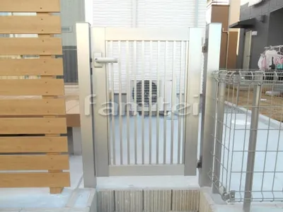 勝手口門扉 YKKAP シンプレオ10型 たて(粗)格子 07-10 片開き