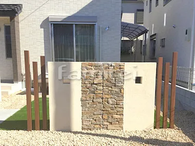 袖壁 塗り壁 エスケー化研 ベルアート塗装 壁タイル貼り ユニソン パイルストーン スリット加工 木製調デザインアルミ角柱 LIXILリクシル 枕木材70角 角材