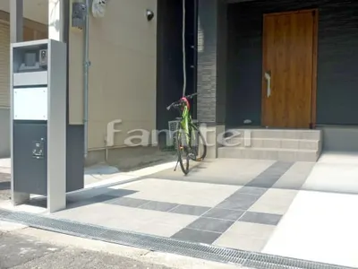 玄関まわり 機能門柱 Panasonicパナソニック アーキフレームF型 アプローチ 床タイル貼り LIXILリクシル ブルーノ300角 BR-11 BR-12