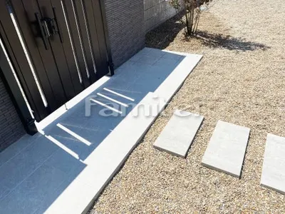 アプローチ 床タイル貼り LIXILリクシル  300角 床平板貼り ユニソン リビオai