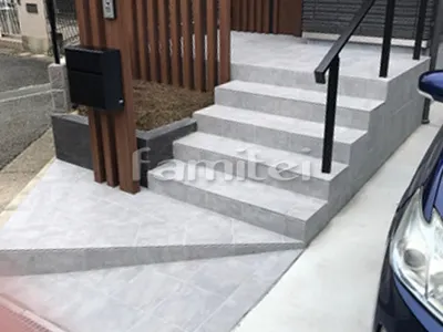 玄関アプローチ階段 床タイル貼り リビエラ エタニティ300角