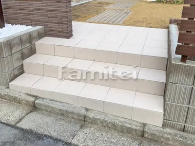 玄関アプローチ階段 床タイル貼り LIXILリクシル マルモアート300角 MA-11