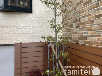 シンボルツリー ホンコンエンシス 常緑樹 植栽 ガスメーター隠し 木製調デザインアルミ角柱 プランパーツ 角材