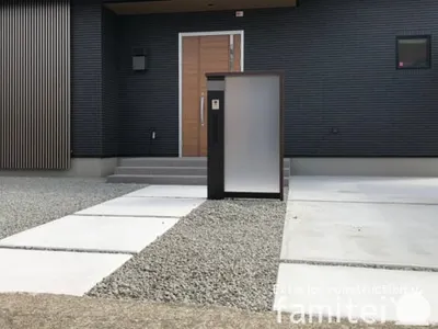 玄関アプローチ