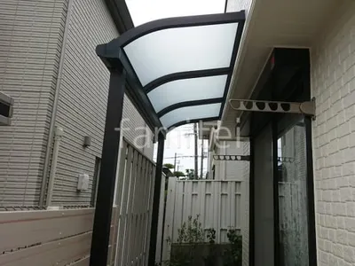 １階テラス屋根 （雨除け） YKKAP ソラリアR アール屋根 スタンダード 壁付