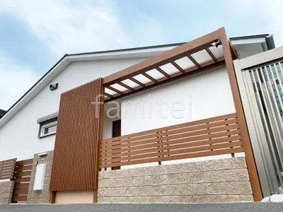 独立式テラス屋根 YKKAP 木製調リレーリア スクリーン2N型