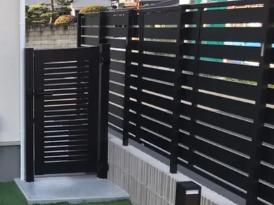 アルミ形材 フェンス YKKAP 木製調ルシアスYS3F型 横スリット 目隠し 木調・ラティス 片開き 門扉 YKKAP シンプレオYS1型 横スリット 