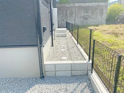 犬走り 防犯砂利敷き バラス砕石 防草シート加工