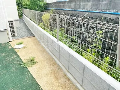 ブロック塀 （化粧ブロック） 太陽エコブロックス 普通CB  スチールメッシュ フェンス YKKAP イーネット3F型 スチール柱 境界・メッシュ