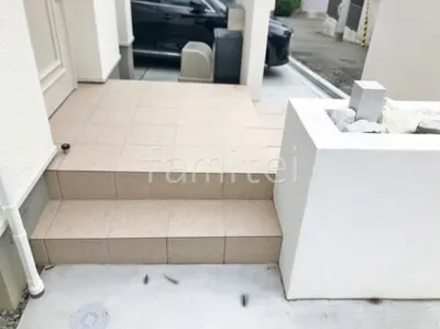 玄関アプローチ階段 床タイル貼り LIXIL コンテII