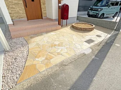 玄関アプローチ 床石貼り 乱形石 石英岩