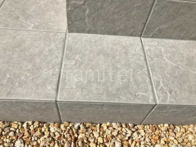 玄関アプローチ階段 床タイル貼り LIXIL グレイスランド