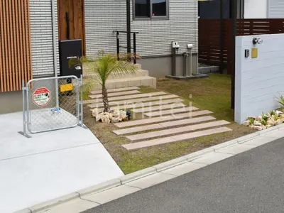 玄関アプローチ 枕木材 東洋工業 ヴィンテージウッド スリーパーペイブ