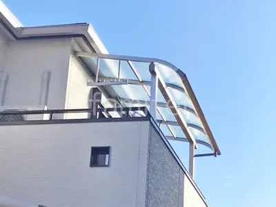 ２階ベランダ屋根  YKKAP ソラリアR アール屋根 スタンダード 壁付