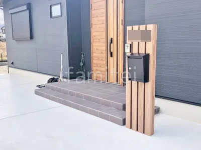 玄関アプローチ階段 床タイル貼り LIXIL グレイスランド