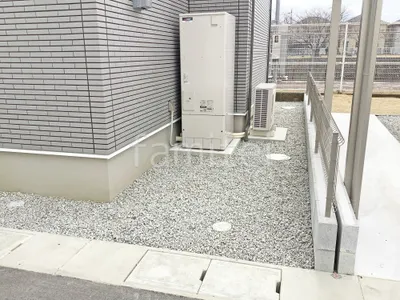 犬走り 防犯砂利敷き バラス砕石 防草シート加工