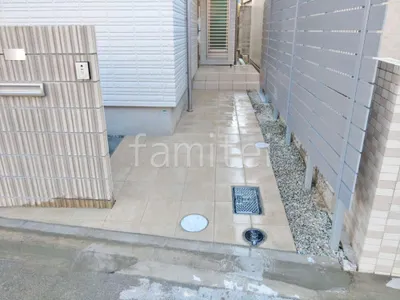 玄関アプローチ 平板敷き ユニソン リビオ