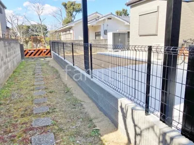 ブロック塀 （化粧ブロック） ユニソン ジャスティ  スチールメッシュ フェンス LIXIL ハイグリッドUF8型 境界・メッシュ