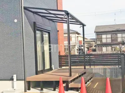 １階テラス屋根 （雨除け） YKKAP ソラリアF フラット屋根 スタンダード 壁付 人工木デッキ  YKKAP 人工木 リウッドデッキS 