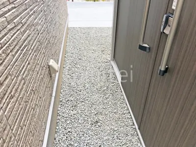 防犯砂利敷き バラス砕石 防草シート加工